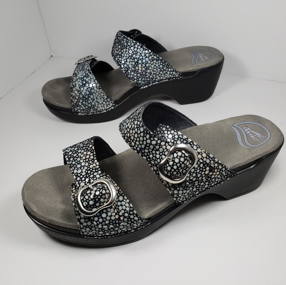 dansko flip flops